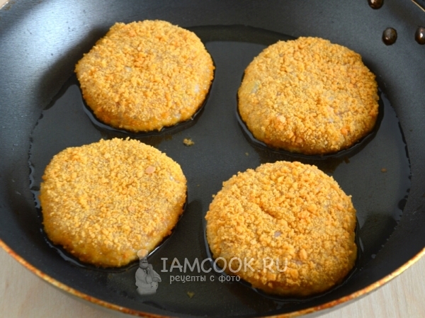 Пожарить котлеты