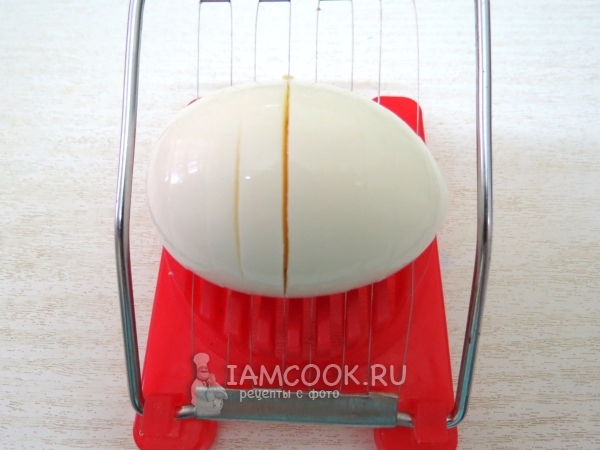 Порезать яйцо