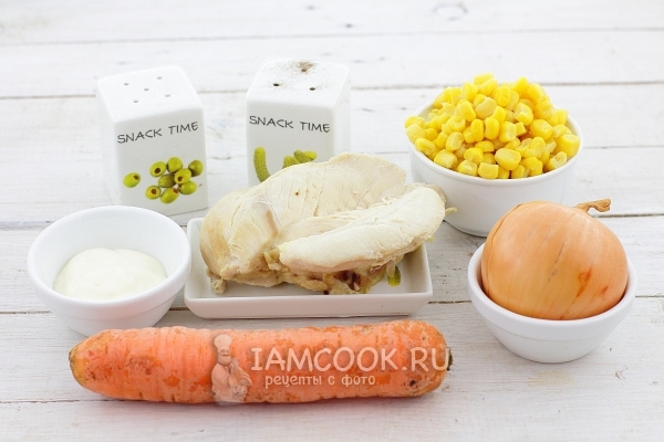 Ингредиенты для салата с кукурузой и грибами