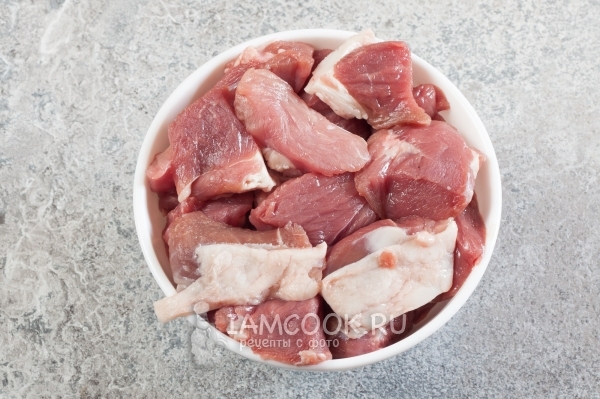 Порезать мясо на куски