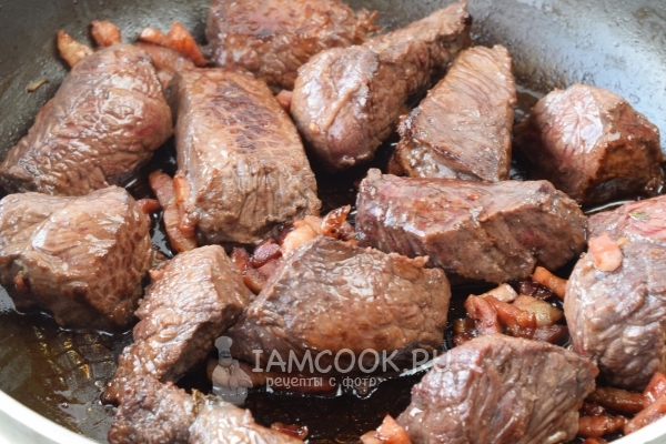 Обжарить мясо