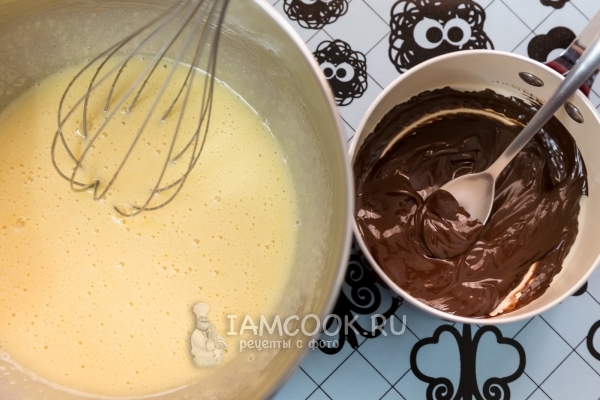 Взбить яйца с сахаром