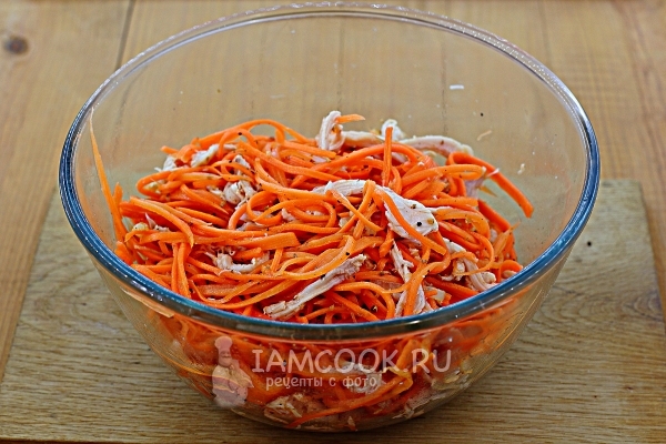 Рецепт салата с корейской морковью и копчёной курицей