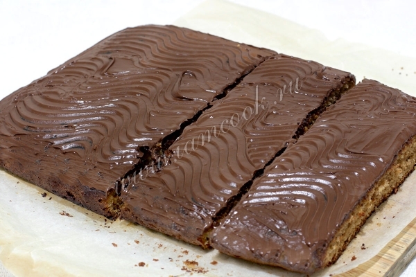 Украшаем пирог шоколадом