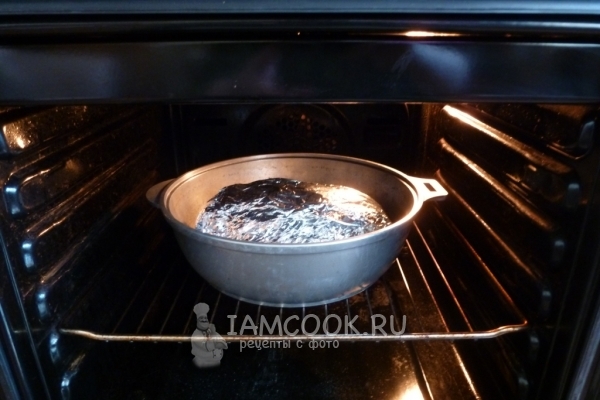 Поставить выпекать в духовку