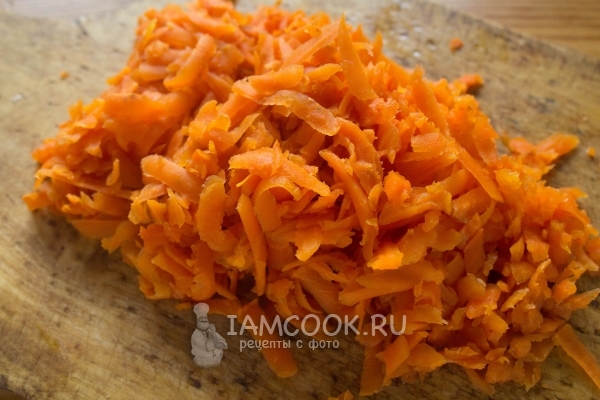 Натёртая варёная морковка