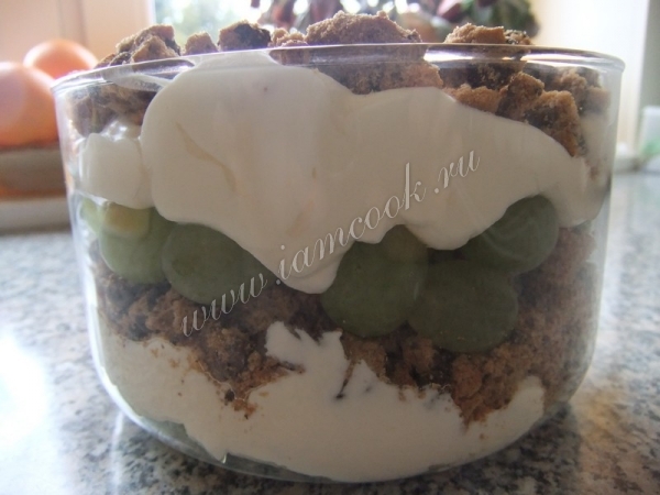 Десерт из винограда и сыра маскарпоне