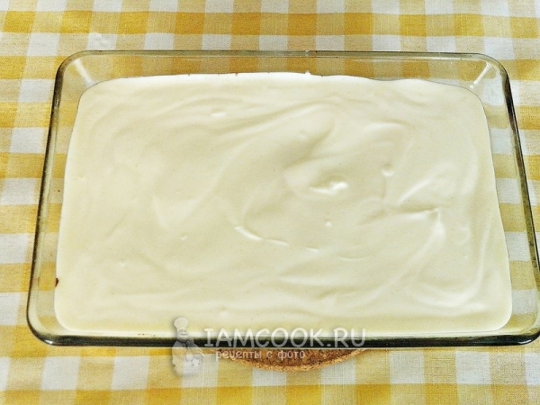 Выложить сметану на творог