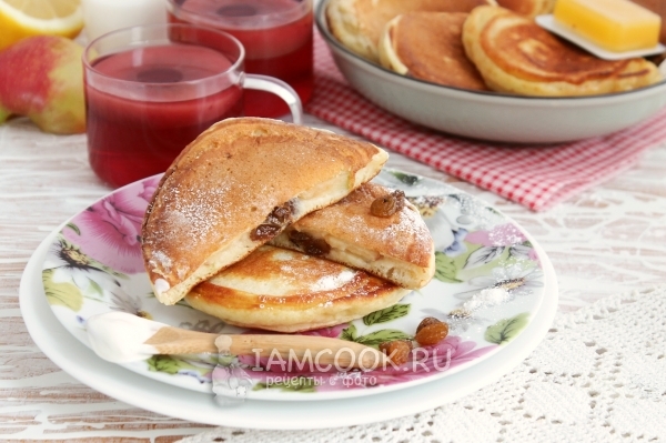 Рецепт оладий с яблочными кольцами и изюмом