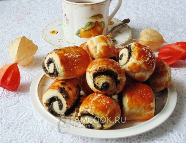 Фото слоеных рулетиков с маком