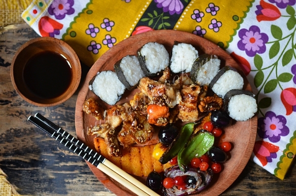 Вкусный обед в японском стиле