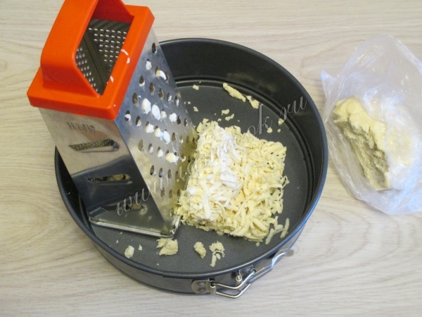 Натереть тесто