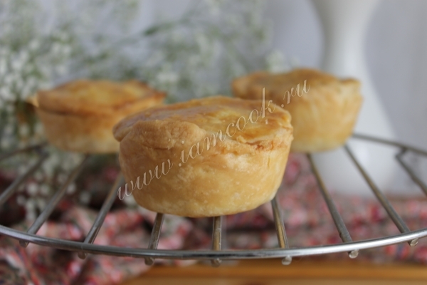 Рецепт пирожков с луком и беконом