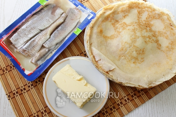 Ингредиенты для блинных рулетиков с селедкой