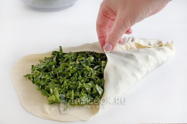 Защипнуть края теста