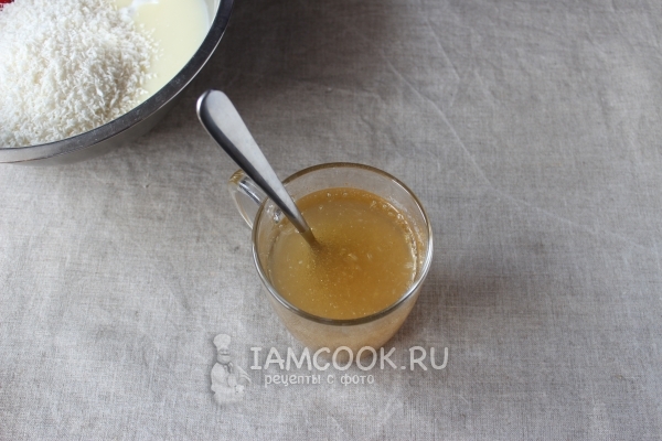 Замочить желатин в воде