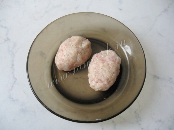 Слепить котлеты