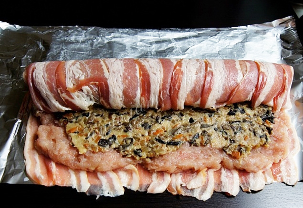 мясной рулет с начинкой