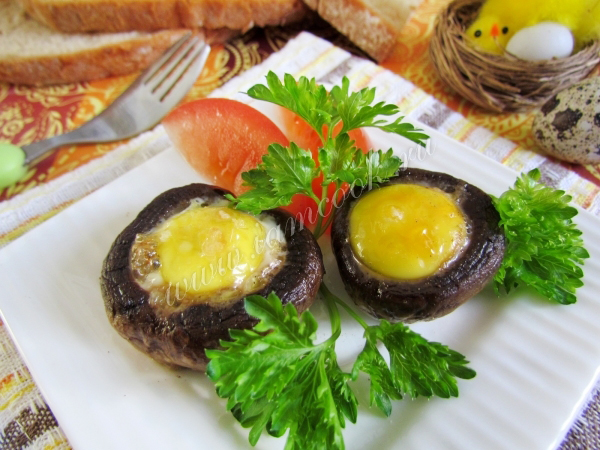 Яйца в шляпках шампиньонов