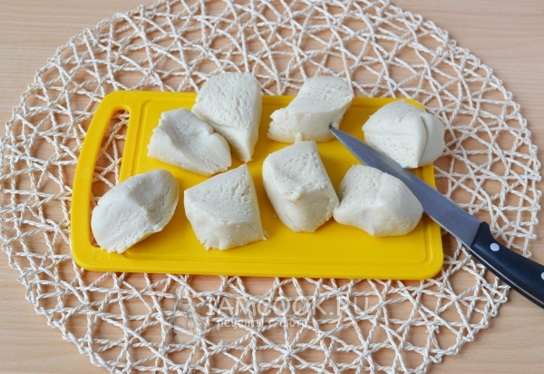 Порезать тесто на части