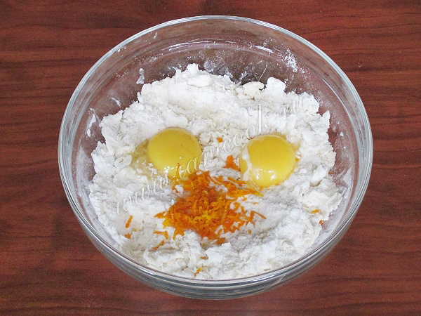 Мука с яцами и цитрусовой стружкой