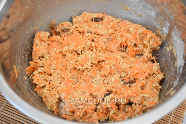 Всыпать муку и корицу