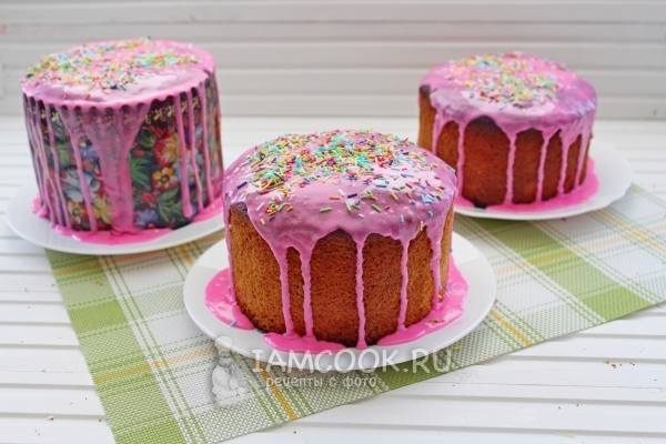 Готовые куличи с вяленой вишней и миндалем