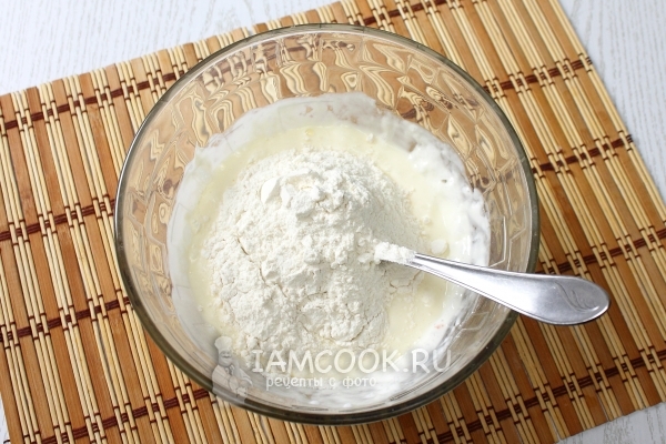 Всыпать муку