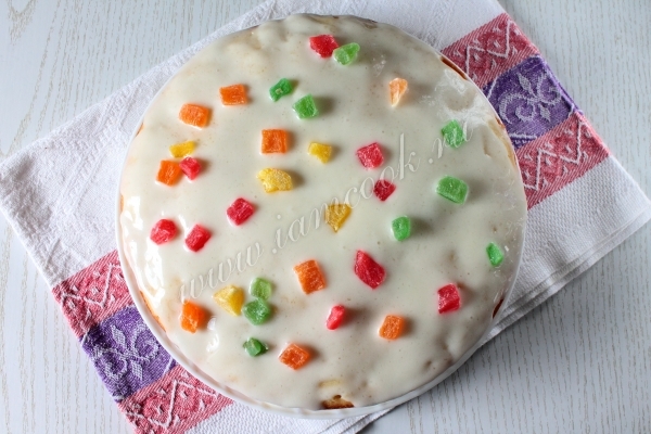 Фото пирога с цукатами и яблоками в мультиварке