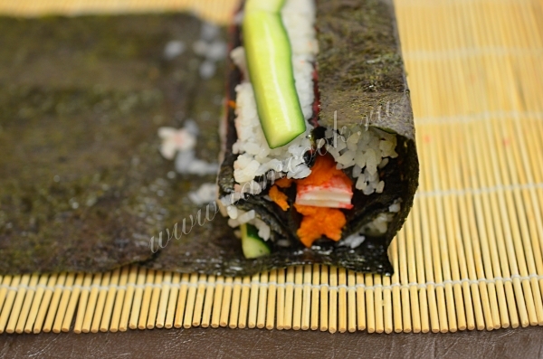 Скручиваем ролл