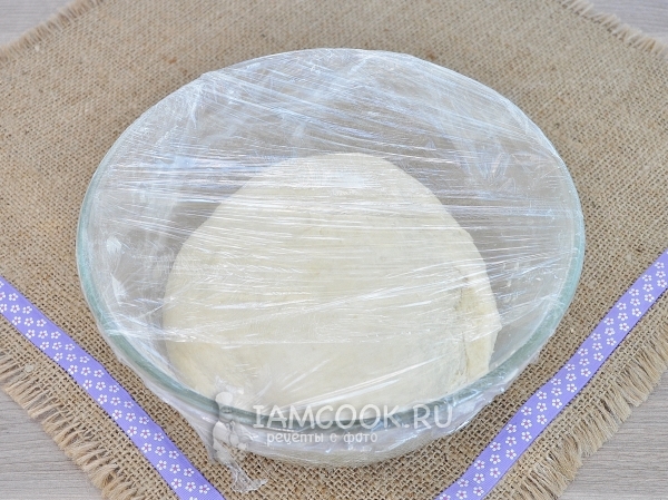 Накрыть тесто пленкой