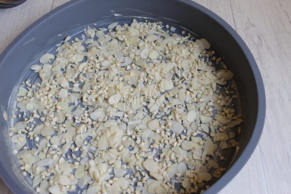 Добавить миндаль