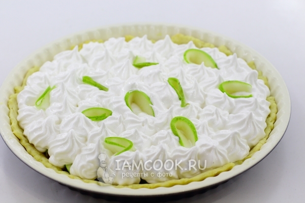 Украсить кусочками груш