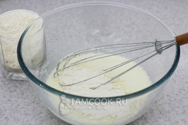 Добавить муку