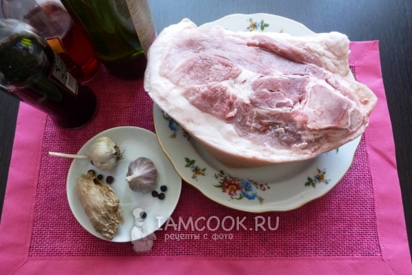 Ингредиенты для запеченной свиной ножки (голяшки)