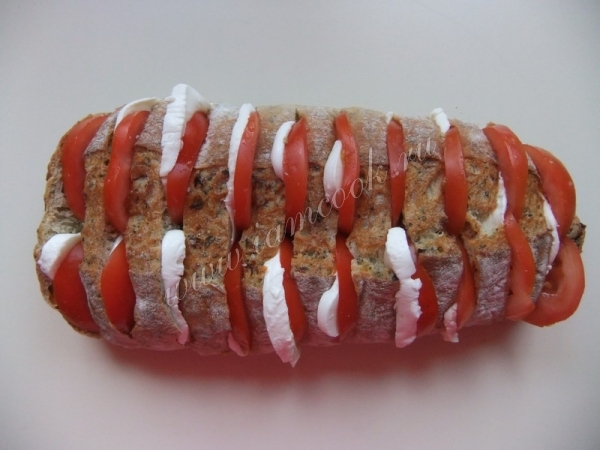 Чиабатта с сыром и помидорами