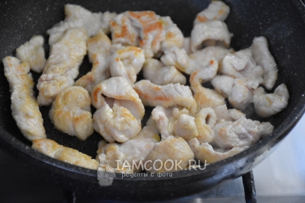 Обжарить мясо