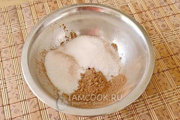 Смешать сахар с какао