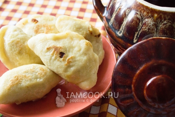 Фото золотистых вареников с капустой