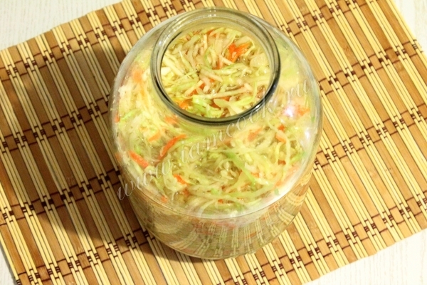 Утрамбовать капусту в банку