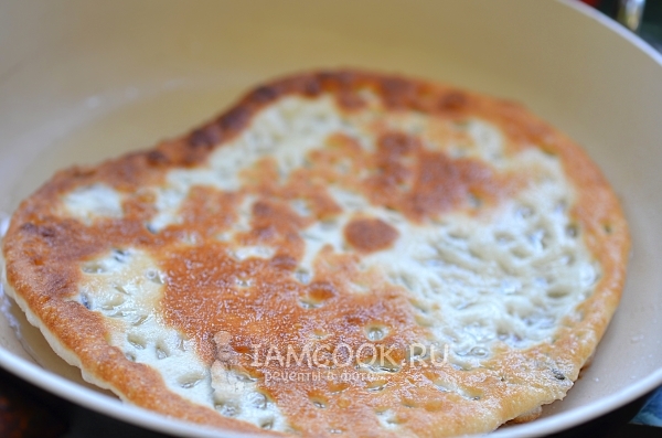 Готовая лепёшки с рисом и семечками