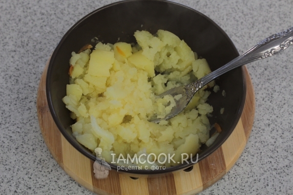 Размять картофель