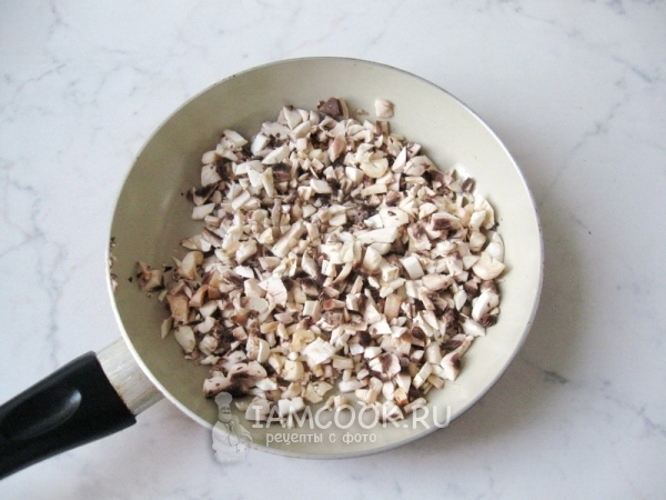 Обжарить грибы