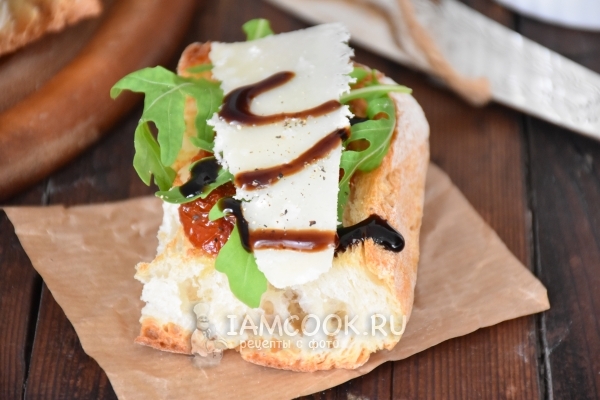 Рецепт брускетты с вялеными томатами