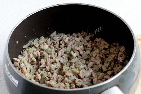 Лук с фаршем