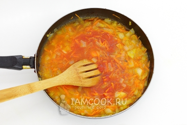 Сделать зажарку из лука и моркови