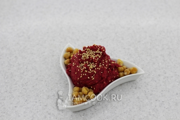 Хумус домашний со свеклой