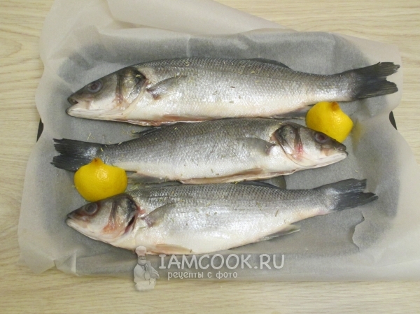 Сибас с лимоном в форме для запекания