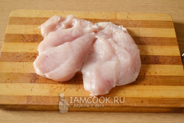 Разрезать куриную грудку
