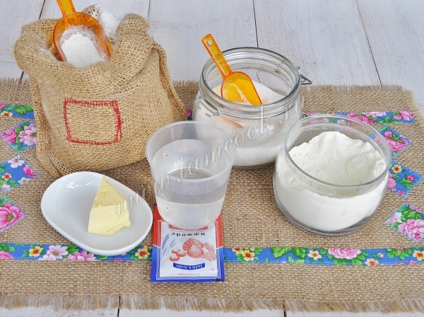 Ингредиенты для белого хлеба на сухом молоке